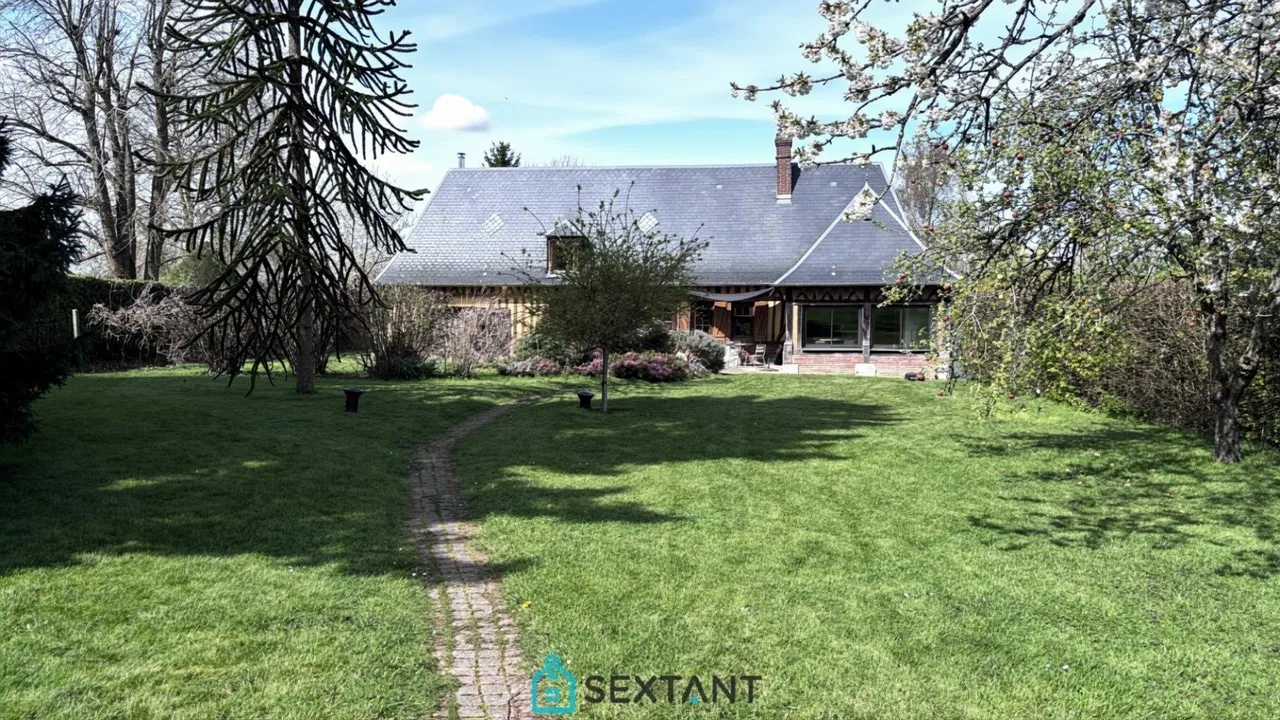 Photo of Beautiful Norman-style house with 3 bedrooms and heated swimming pool