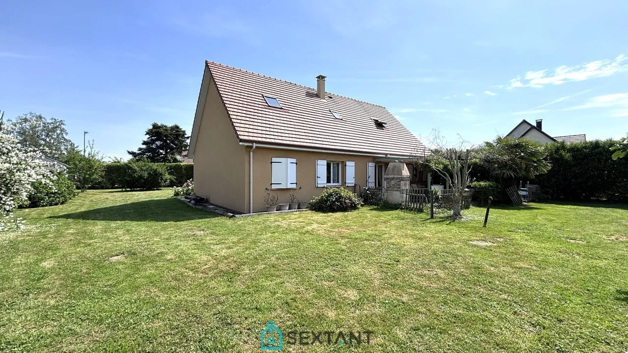 Photo of CONTEMPORARY FAMILY HOME OF 155 m² ON 1,200 m² OF LAND