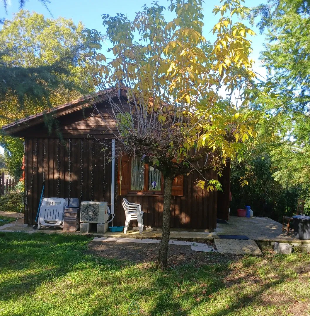 Photo of Chalet à la campagne avec terrain arboré et arbres fruitiers – Dordogne