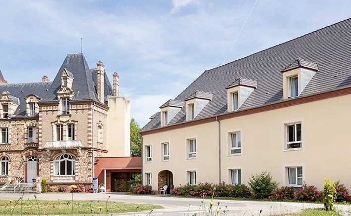 Foto di INVESTIMENTO IN AFFITTO – SAINT LUBIN DES JONCHERETS – Residenza Ehpad Chateau du Haut-Venay – Redditività 7,6%