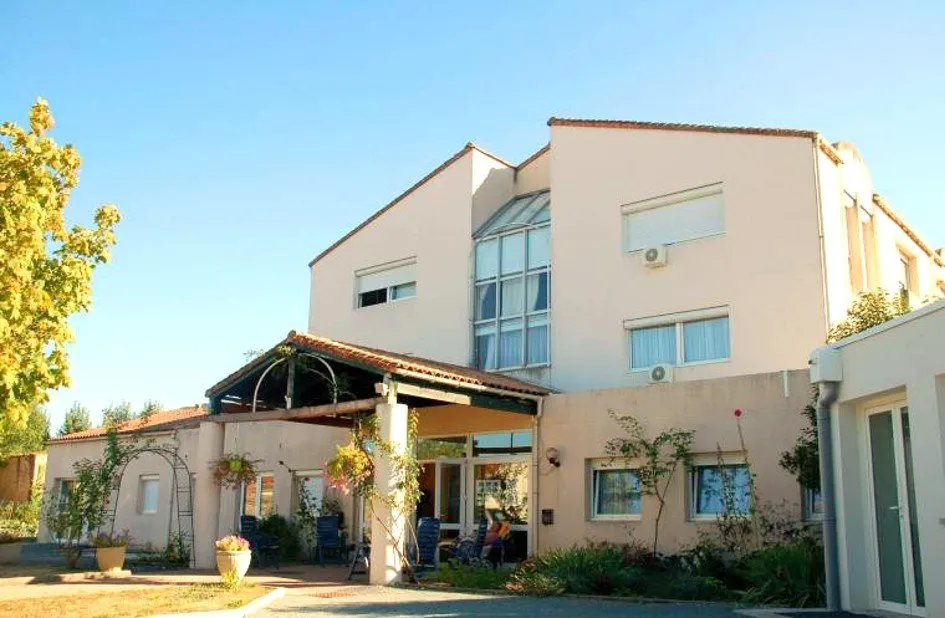 Foto di INVESTIMENTO IN AFFITTO – LOULAY – Residenza EHPAD Les Jardins de Loulay – redditività 7%